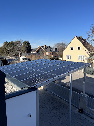 Carport mit integrierter Photovoltaik-Anlage
